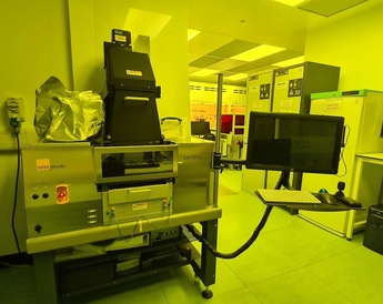 A SUSS Mask and Bond Aligner MABA8 GEN4 in a lab.
